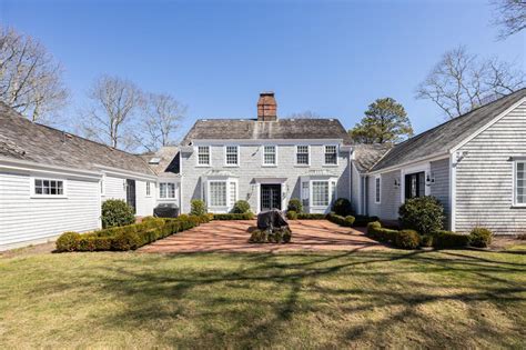 Home Showcase: Live large in Osterville